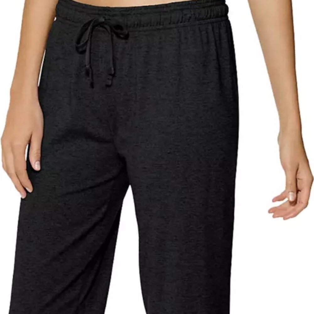 Guide Series women’s black capris